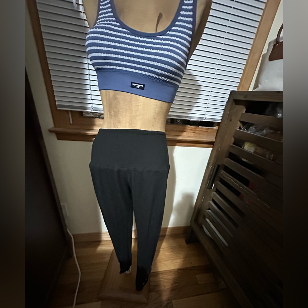 Ready to go black leggings  Medium elastic waist never worn